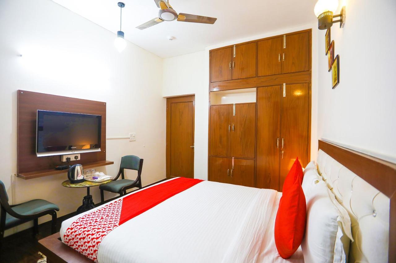 Oyo 62702 Golden Home Stay New Delhi Exterior photo